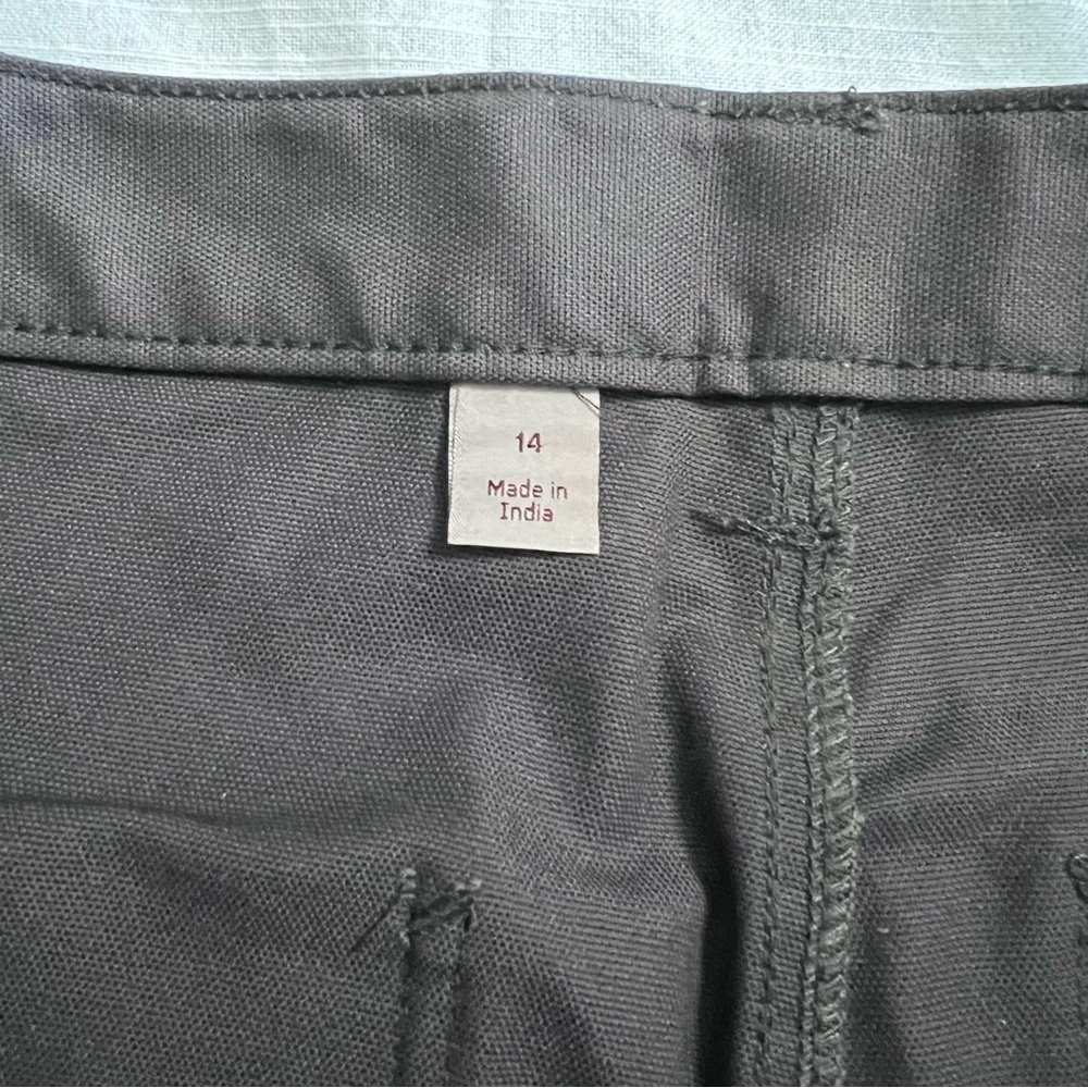 Carhartt Women’s Dark Gray Flat Front Shorts Size 14 - Picture 6 of 9